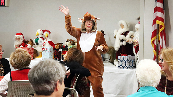 STHS volunteers are celebrated at holiday bash